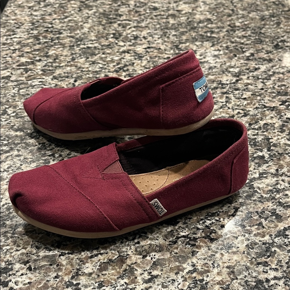 TOMS Women's Maroon Canvas Flats
